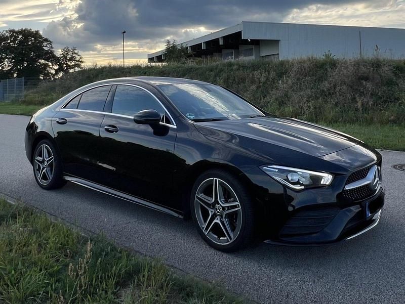 Schwarz Gebraucht 2019 Mercedes CLA200 AMG line Limousine | 24.999 € (Fairer Preis) - Bild 1/4