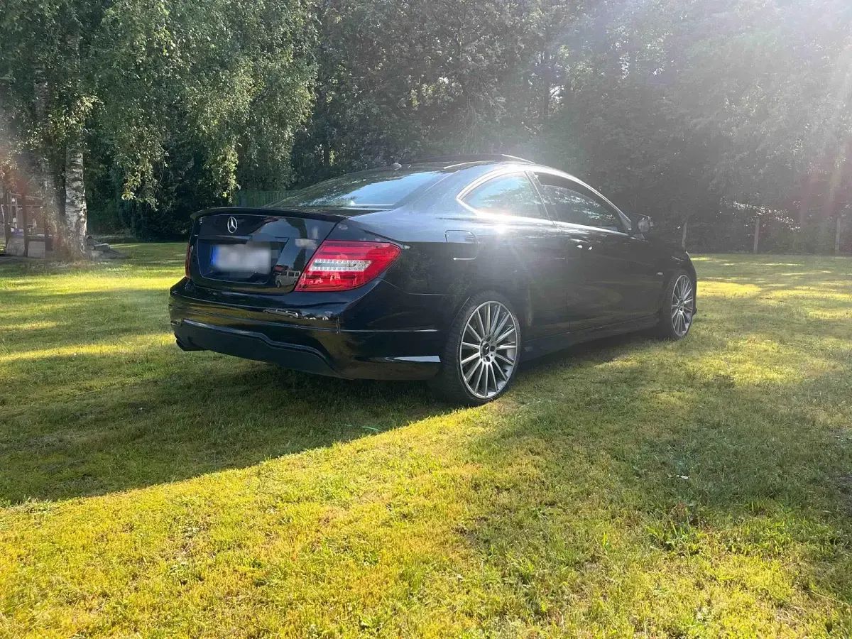 Gebraucht Mercedes C250 AMG 204 PS (150 kW) 2011 Schwarz Coupé