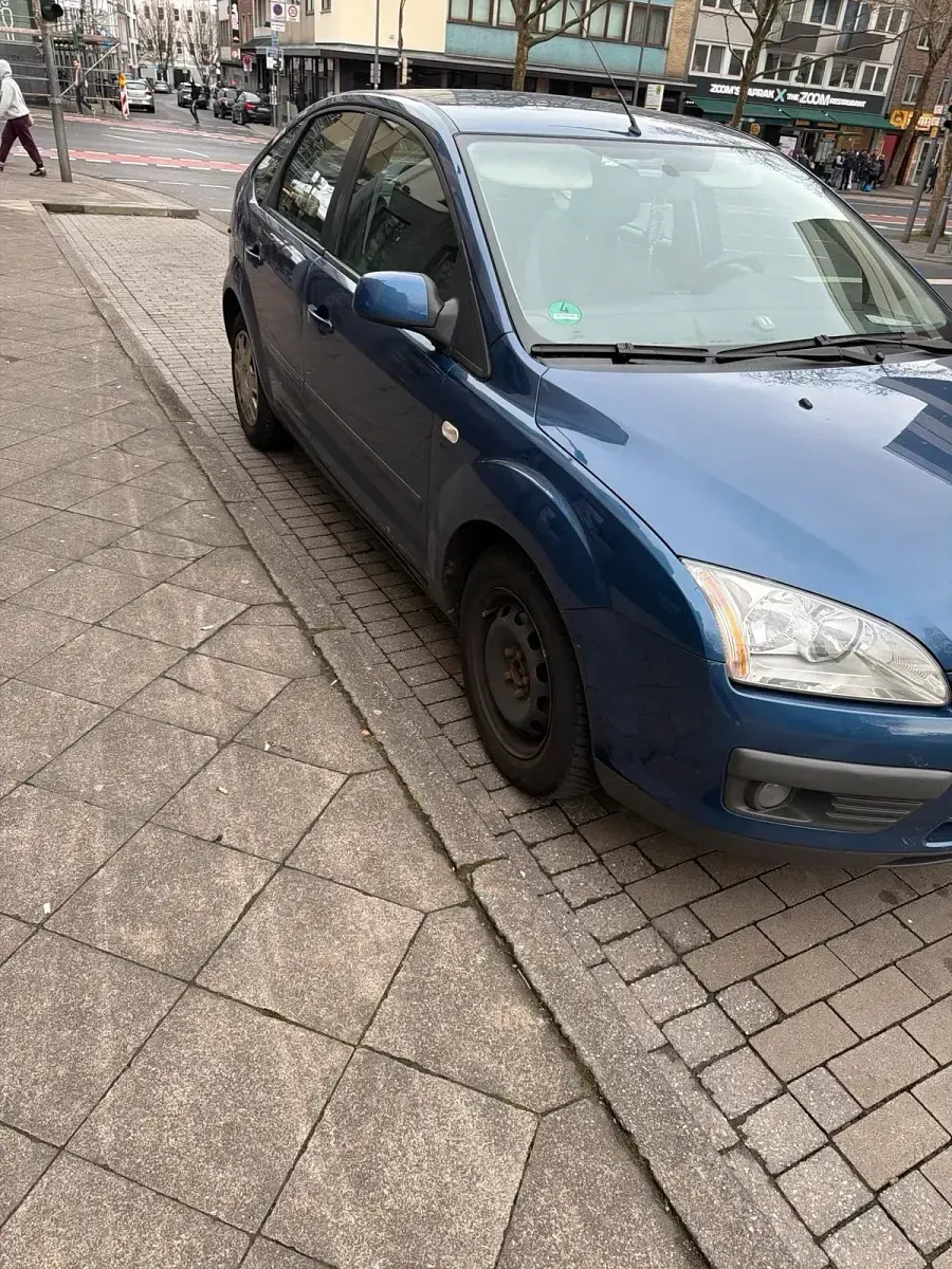 Gebraucht Ford Focus 101 PS (74 kW) 2008 Blau Kleinwagen