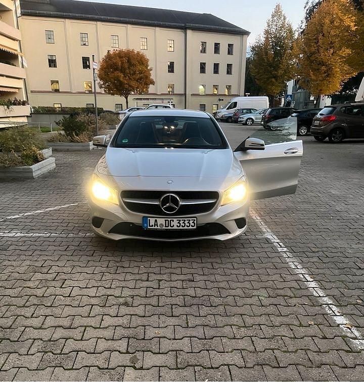 Silber Gebraucht 2014 Mercedes CLA200 Coupé | 12.900 € (Fairer Preis) - Bild 1/4