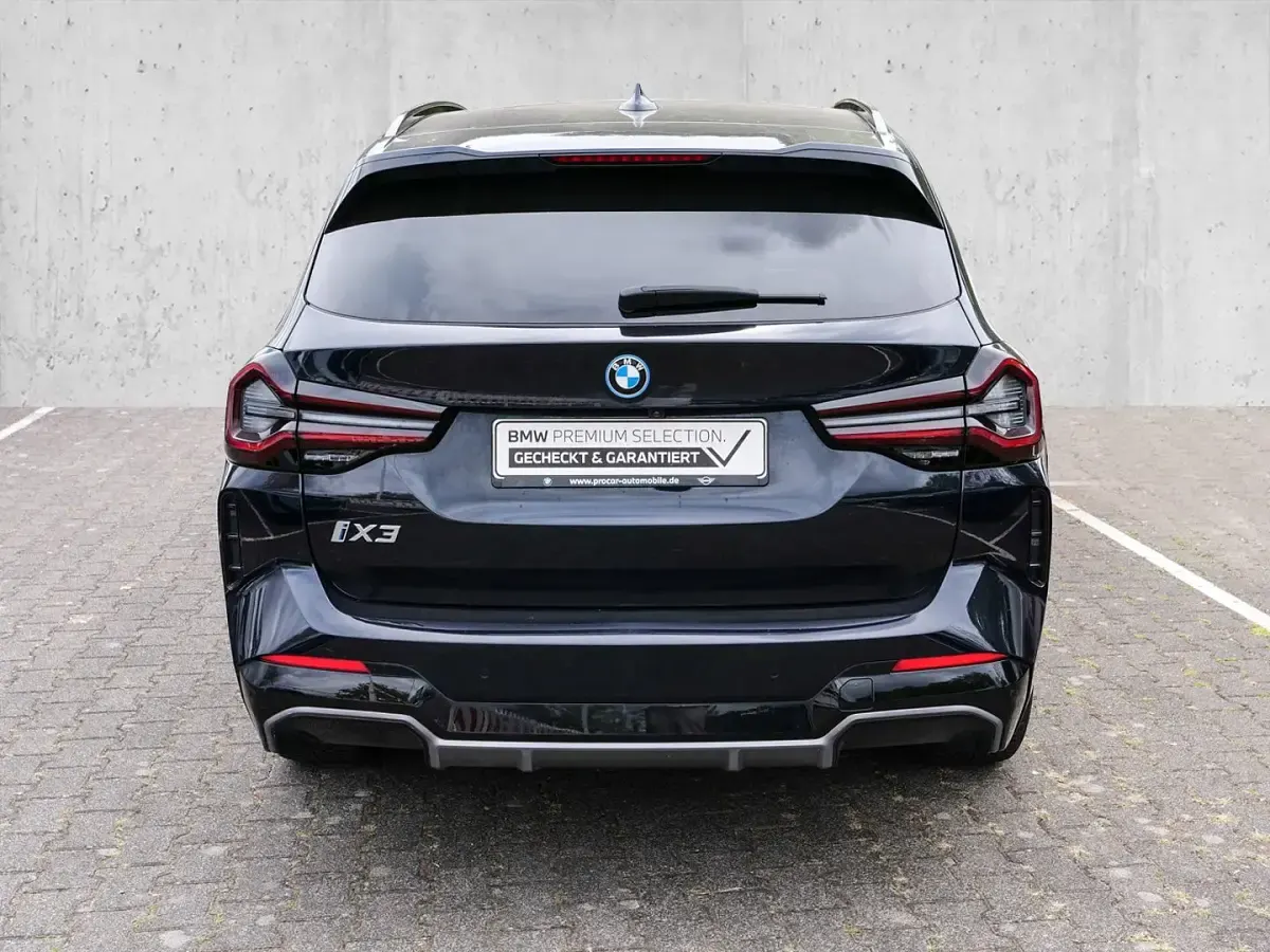 Gebraucht BMW iX3 Sport Line 210 kW (286 PS) 2023 Schwarz SUV