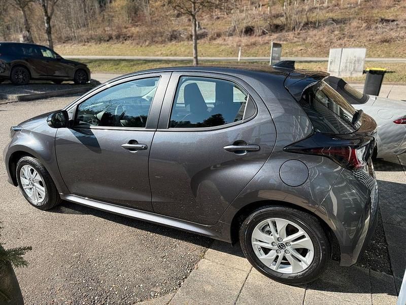 Neu Mazda 2 Center-Line 116 PS (85 kW) 2025 Lead grey Kleinwagen