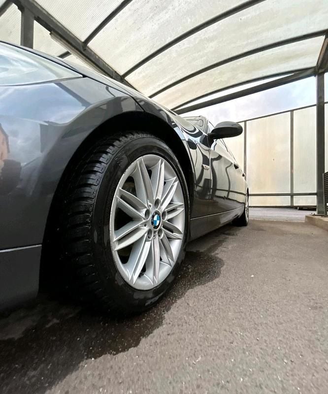 Gebraucht BMW 320 150 PS (110 kW) 2007 Grau Kombi