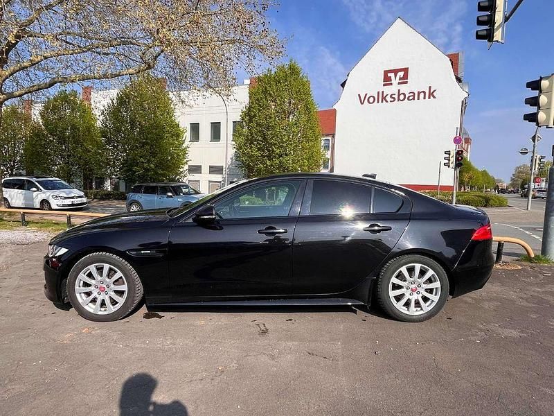 Second-hand Jaguar XE 179 CP (131 kW) 2017 Negru Berlinǎ