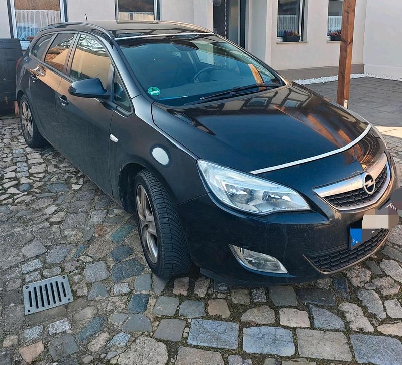 Gebraucht Opel Astra 110 PS (80 kW) 2011 Schwarz Kombi