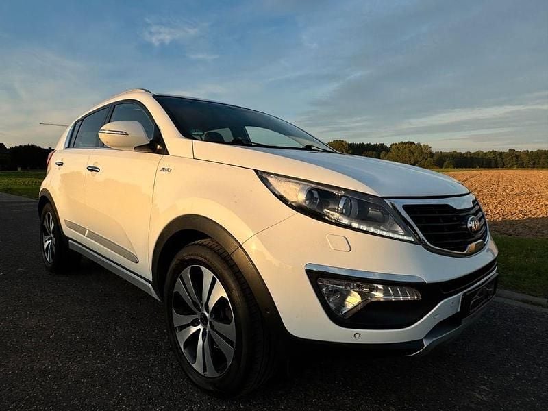 Weiß Gebraucht 2013 Kia Sportage Spirit SUV | 7.900 € (Fairer Preis) - Bild 1/4