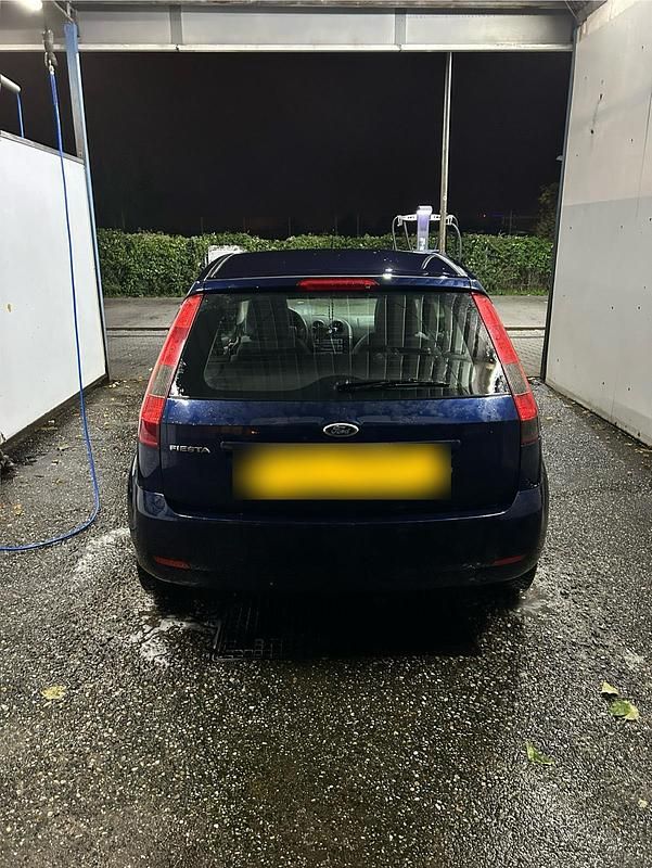 Gebraucht Ford Fiesta 85 PS (62 kW) 2005 Blau Kleinwagen