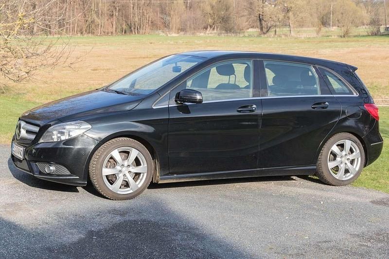 Gebraucht Mercedes B180 109 PS (80 kW) 2013 Schwarz Van / Kleinbus