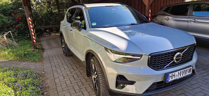 Usado Volvo XC40 Plus 197 HP (144 kW) 2024 Cinzento SUV