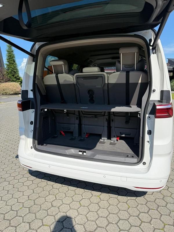 Gebraucht VW Multivan Edition 150 PS (110 kW) 2024 Weiß Van