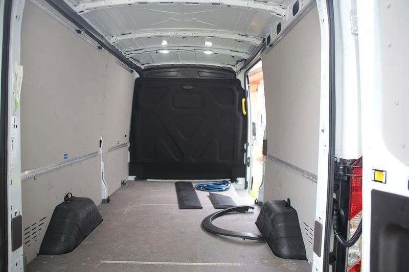 Gebraucht Ford E-Transit Trend 135 kW (184 PS) 2022 Frozen white Van