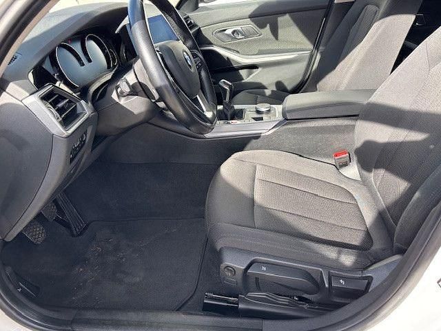 Gebraucht BMW 320 Advantage 190 PS (139 kW) 2019 Weiß Limousine