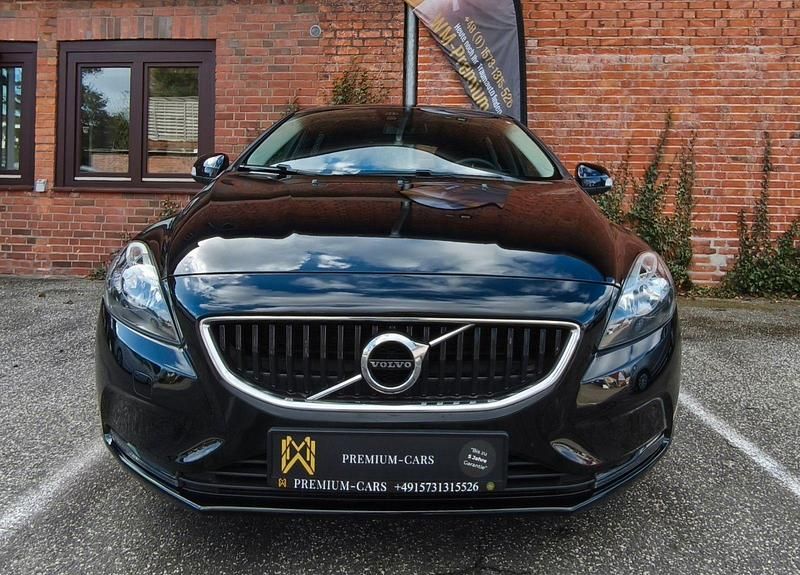 Second-hand Volvo V40 120 CP (88 kW) 2017 Negru Berlinǎ