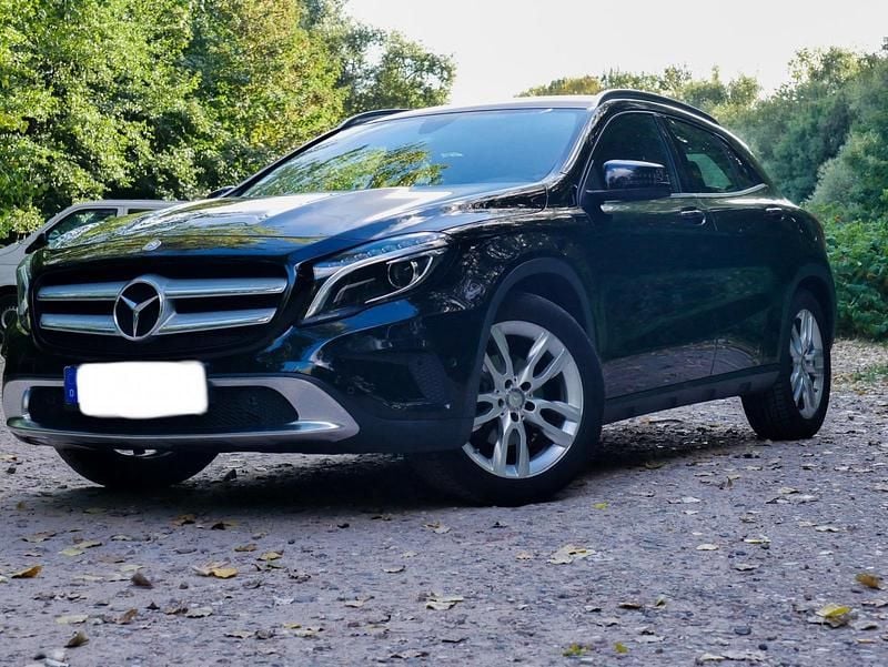 Schwarz Gebraucht 2017 Mercedes GLA200 SUV | 20.500 € (Fairer Preis) - Bild 1/4