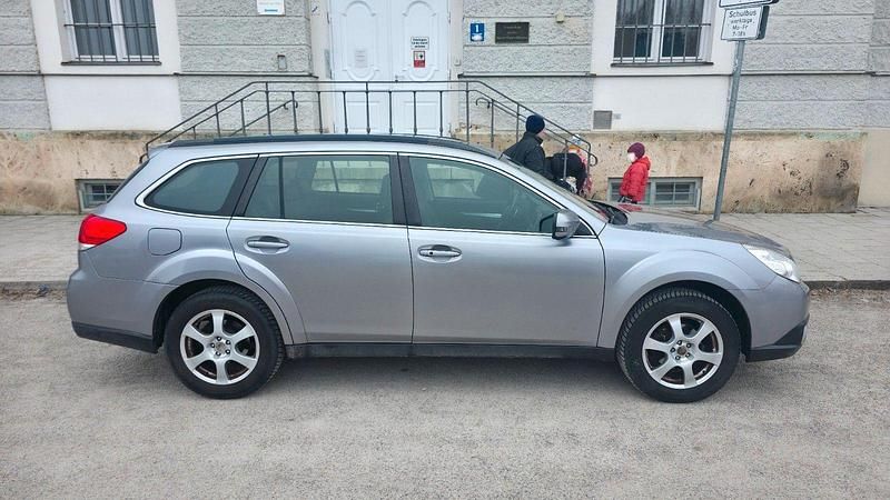 Gebraucht Subaru Outback 167 PS (122 kW) 2011 Grau Kombi