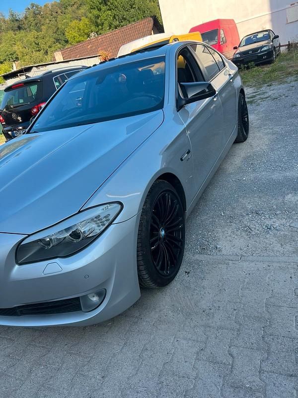 Grau Gebraucht 2011 BMW 530 Limousine | 9.500 € (Superpreis) - Bild 1/4