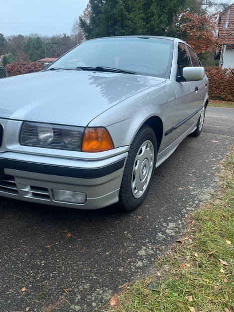Second-hand BMW 320 150 CP (110 kW) 1992 Argintiu Berlinǎ