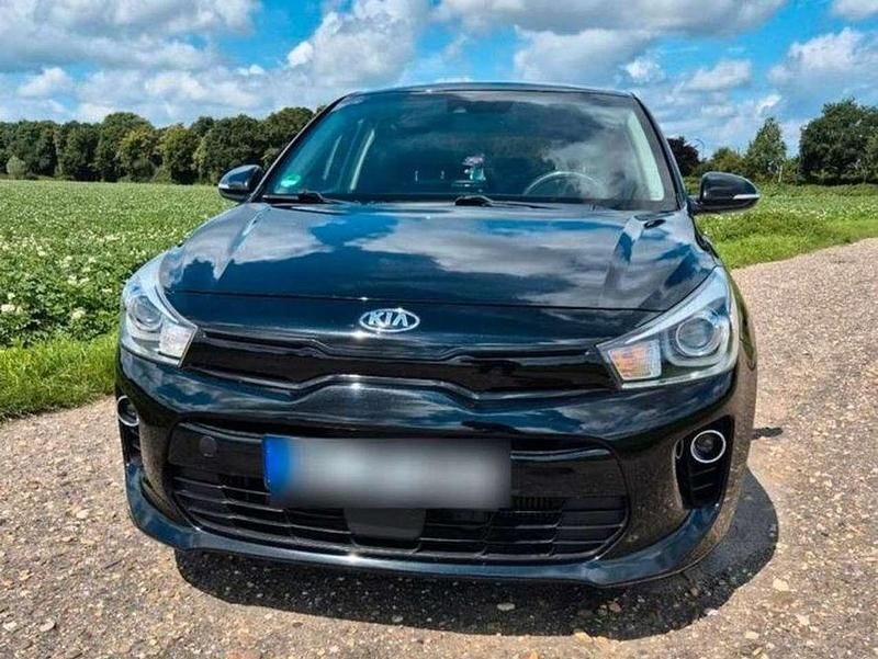 Schwarz Gebraucht 2017 Kia Rio Platinum Edition Limousine | 7.800 € (Guter Preis) - Bild 1/4
