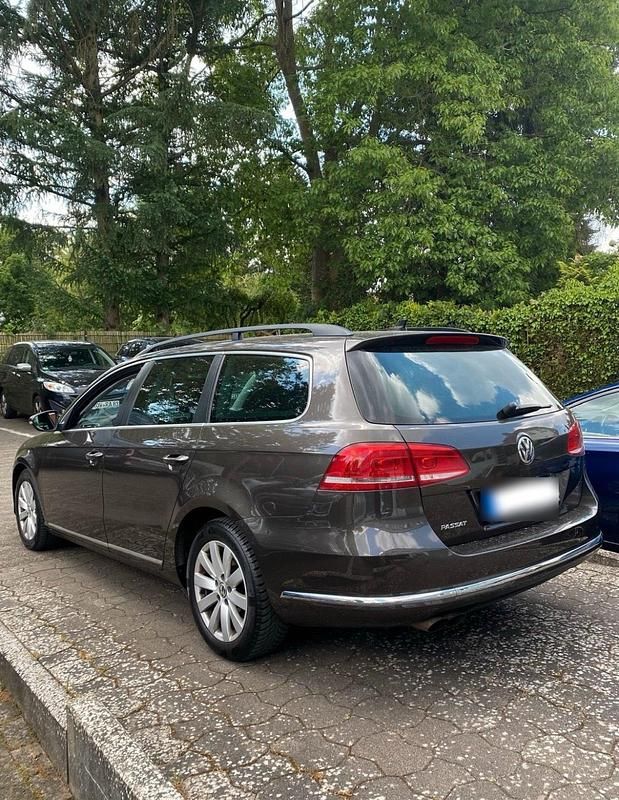 Gebraucht VW Passat 140 PS (102 kW) 2012 Braun Kombi