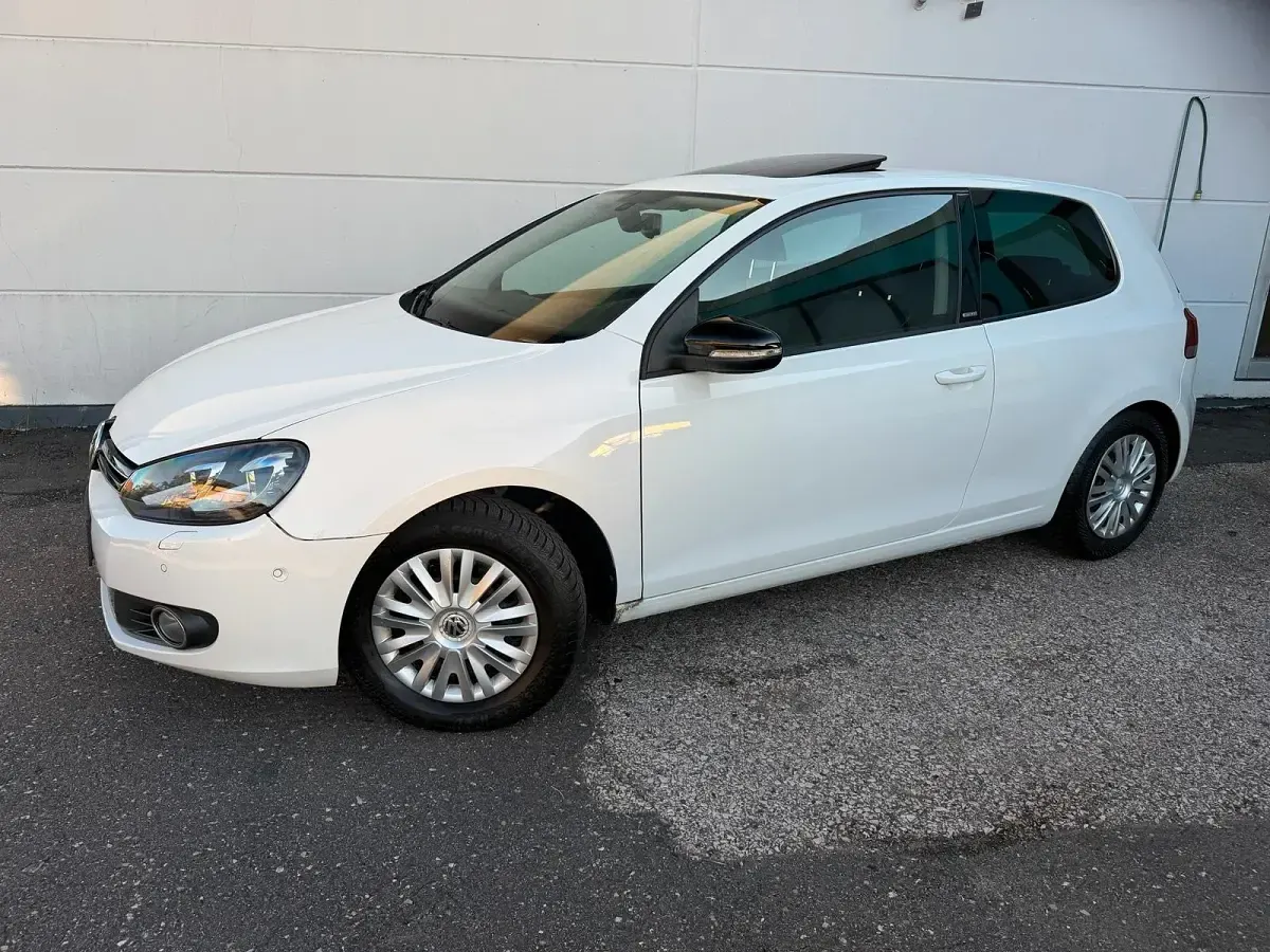 Gebraucht VW Golf VI Style 122 PS (89 kW) 2011 Weiß Kleinwagen