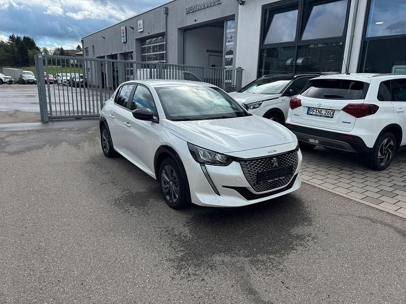 Gebraucht Peugeot e-208 Active 100 kW (136 PS) 2022 Weiß Kleinwagen