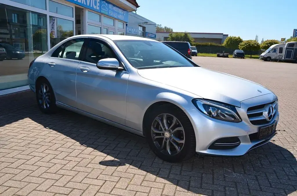 Gebraucht Mercedes C180 Avantgarde 116 PS (85 kW) 2015 Silber Limousine