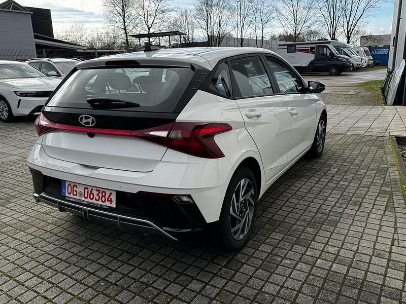 Gebraucht Hyundai i20 Trend 101 PS (74 kW) 2024 Weiß Kleinwagen