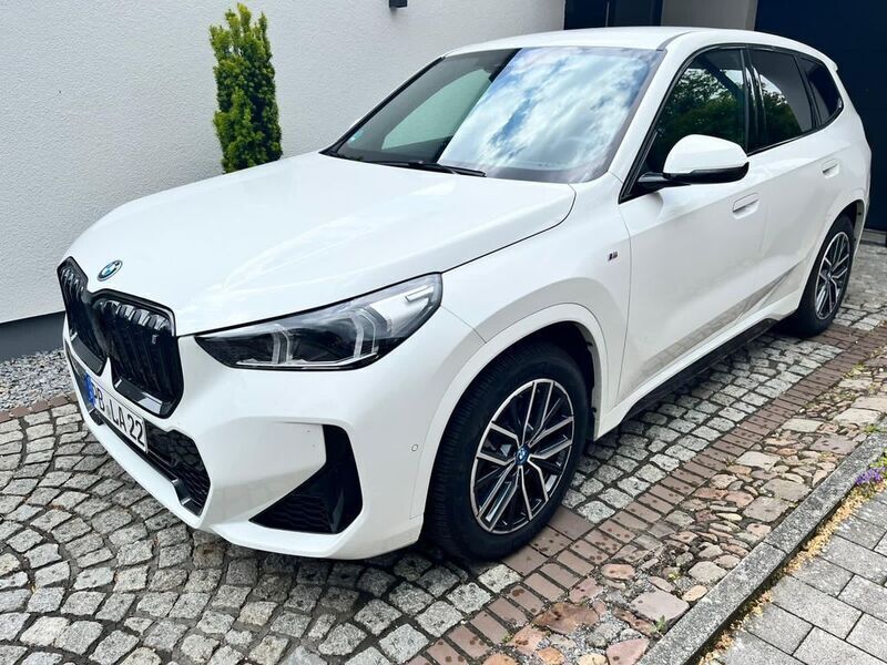 Weiß Gebraucht 2023 BMW iX1 M Sport SUV | 40.500 € (Superpreis) - Bild 1/1