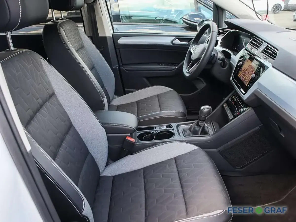 Gebraucht VW Touran Goal 150 PS (110 kW) 2025 Pure white Van / Kleinbus