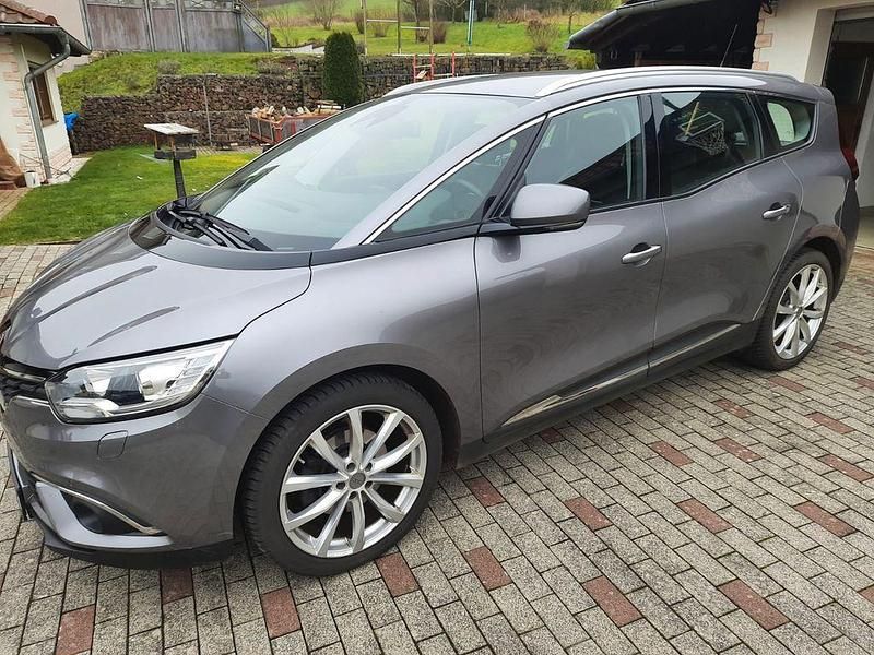 Grau Gebraucht 2017 Renault Grand Scénic IV Intens Van / Kleinbus | 11.990 € (Fairer Preis) - Bild 1/4