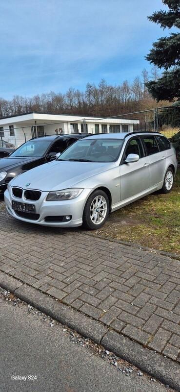 Grau Gebraucht 2011 BMW 320 Kombi | 2.800 € (Superpreis) - Bild 1/4