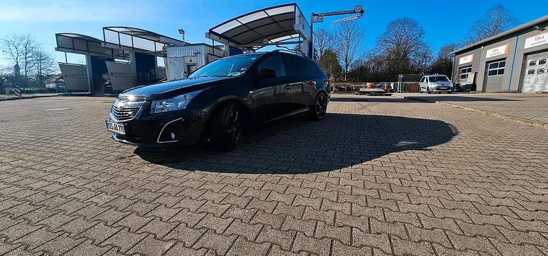 Schwarz Gebraucht 2012 Chevrolet Cruze Limousine | 1.700 € (Fairer Preis) - Bild 1/4