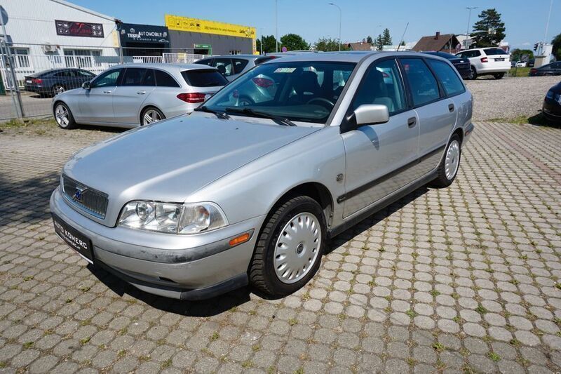 Grau Gebraucht 1999 Volvo V40 Kombi | 700 € (Superpreis) - Bild 1/4