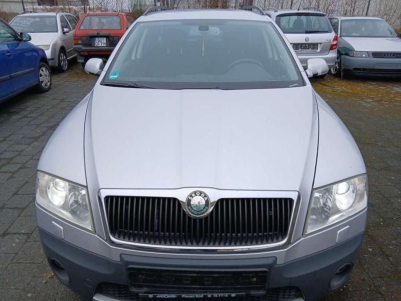 Gebraucht Skoda Octavia Scout Scout 4x4 140 PS (102 kW) 2008 Brilliant silber mettalic Kombi