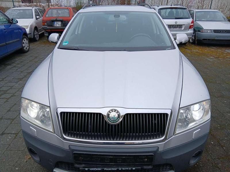 Brilliant silber mettalic Gebraucht 2008 Skoda Octavia Scout Scout 4x4 Kombi | 3.800 € (Superpreis) - Bild 1/4