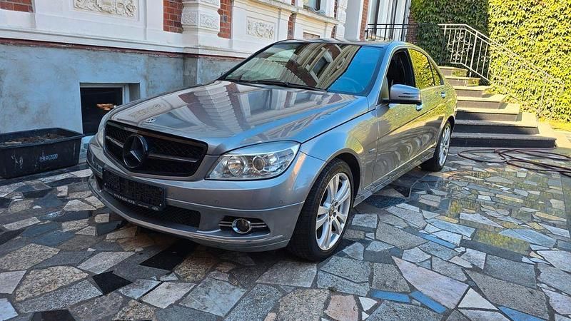 Grau Gebraucht 2010 Mercedes C200 Avantgarde Limousine | 6.000 € (Guter Preis) - Bild 1/4