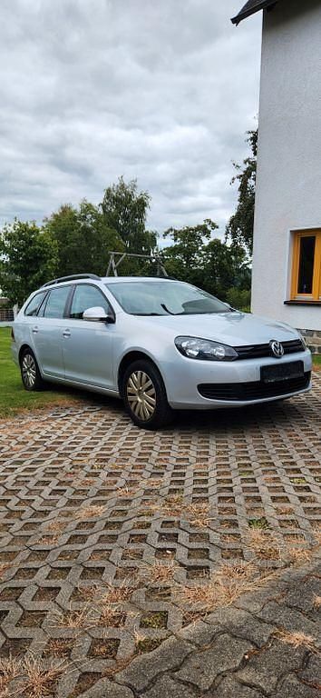 Silber Gebraucht 2012 VW Golf VII Trendline Kombi | 2.990 € (Fairer Preis) - Bild 1/4