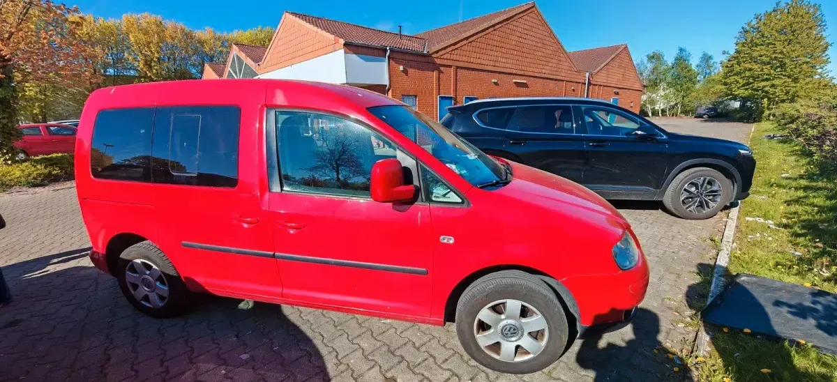Gebraucht VW Caddy Life 102 PS (75 kW) 2011 Rot Van / Kleinbus