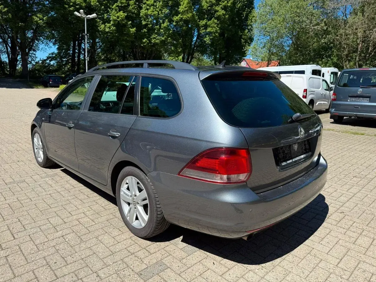 Gebraucht VW Golf VII Match 105 PS (77 kW) 2013 Grau Kombi