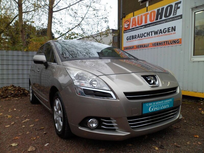 Grau Gebraucht 2011 Peugeot 5008 Premium Van / Kleinbus | 3.990 € (Guter Preis) - Bild 1/4