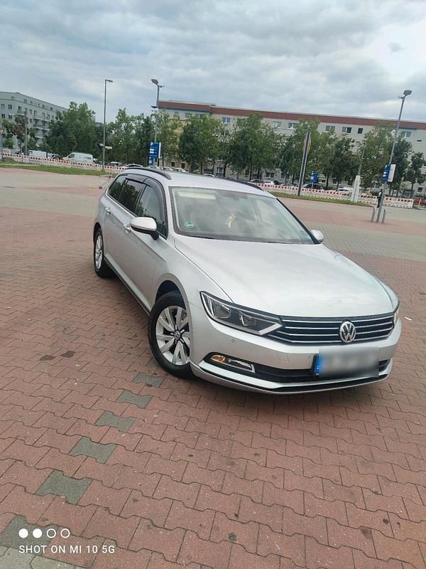 Grau Gebraucht 2015 VW Passat Kombi | 12.300 € (Fairer Preis) - Bild 1/4