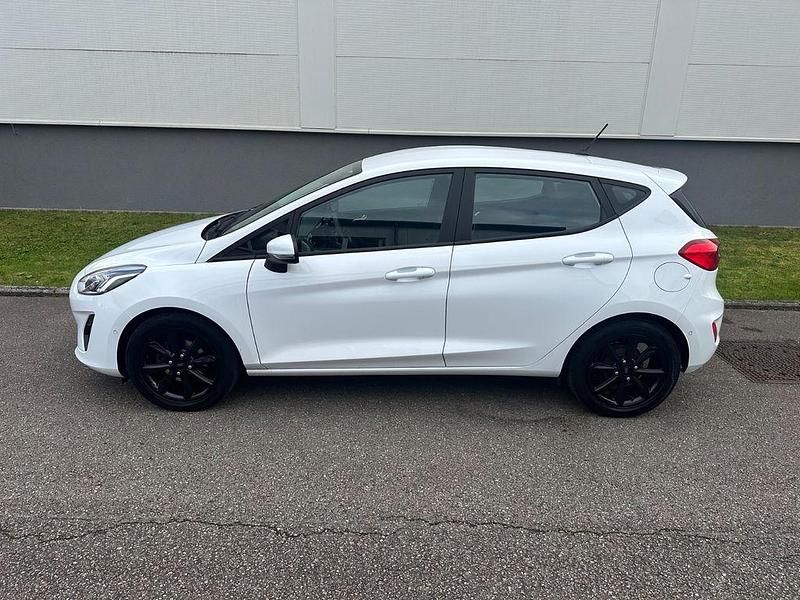 Gebraucht Ford Fiesta Cool & Connect 101 PS (74 kW) 2017 Weiß Kleinwagen