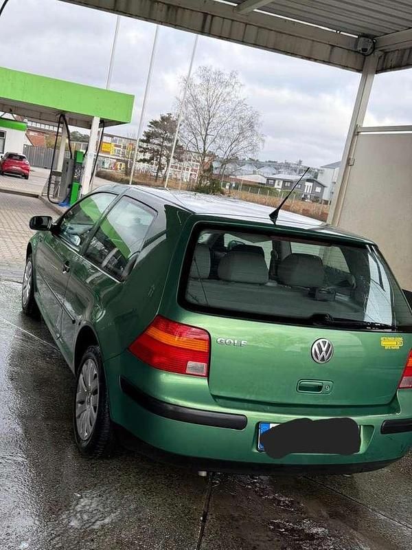 Grün Gebraucht 2001 VW Golf IV Limousine | 1.150 € (Etwas zu teuer) - Bild 1/3