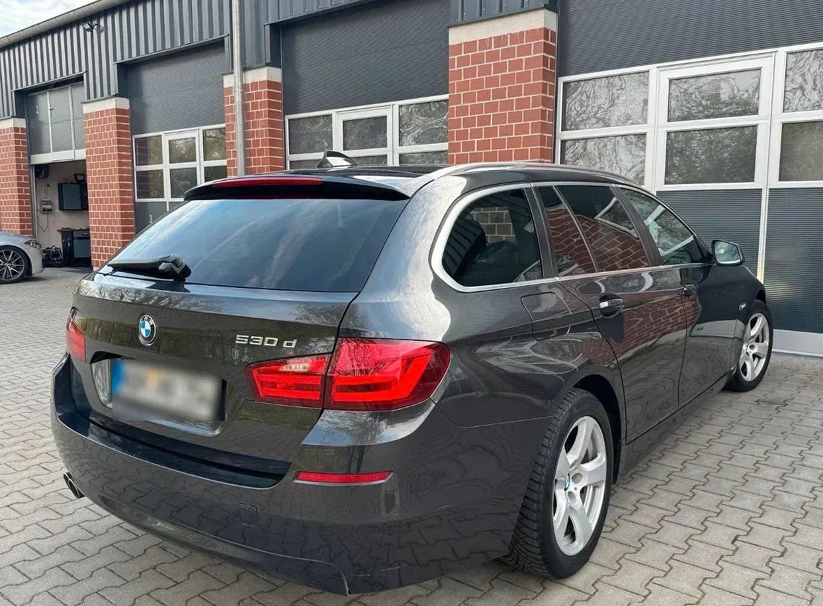 Gebraucht BMW 530 258 PS (189 kW) 2012 Grau Kombi