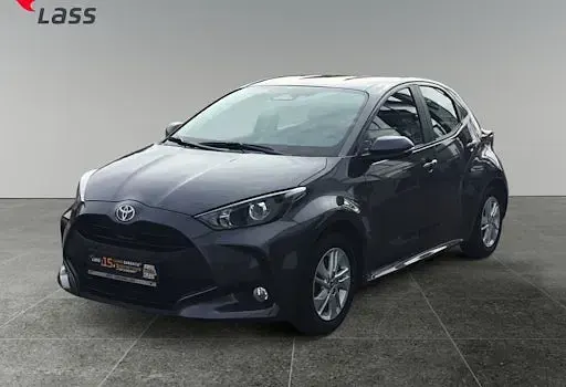 Gebraucht Toyota Yaris Hybrid Active 116 PS (85 kW) 2025 Grau Limousine
