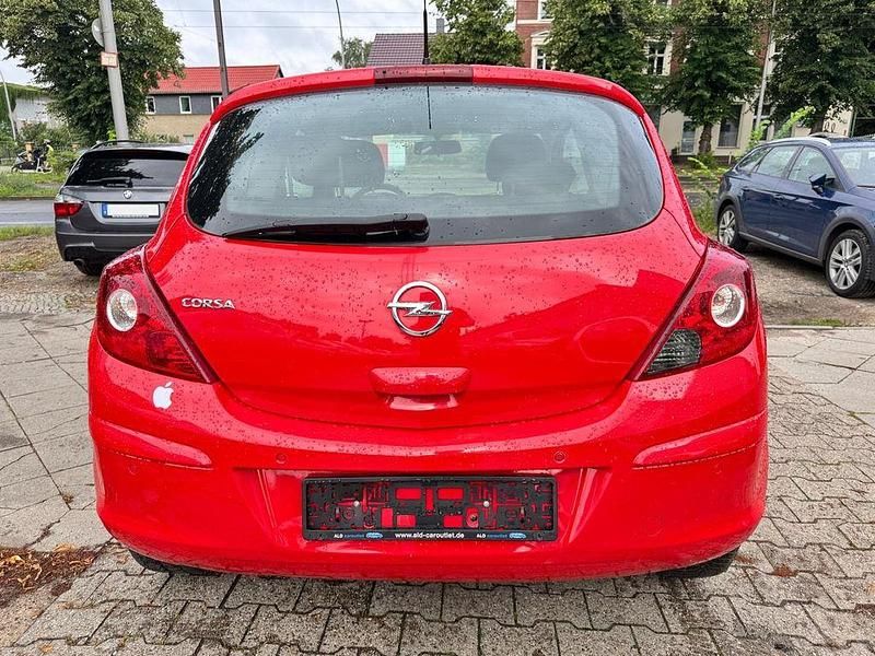 Gebraucht Opel Corsa Selection 69 PS (50 kW) 2014 Rot Kleinwagen