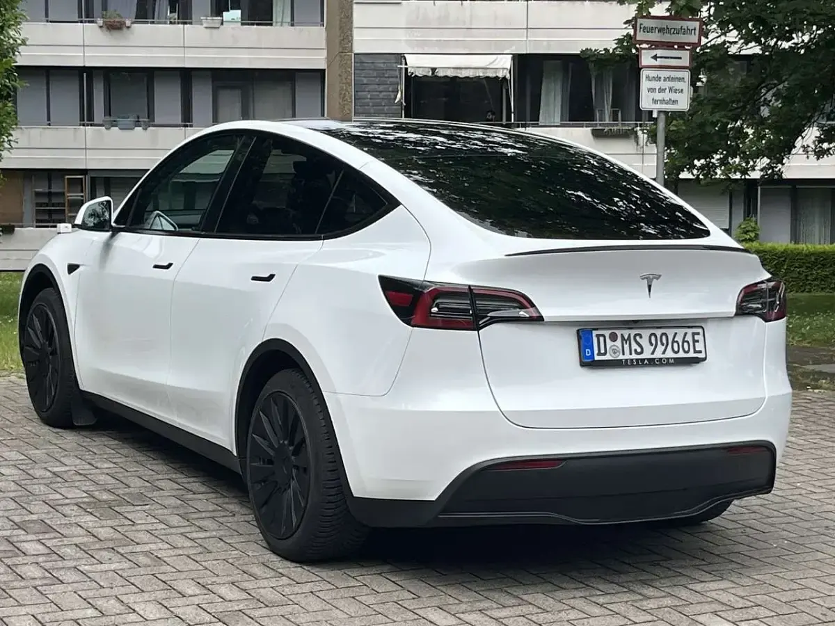 Gebraucht Tesla Model Y RWD 255 kW (347 PS) 2023 Weiß SUV