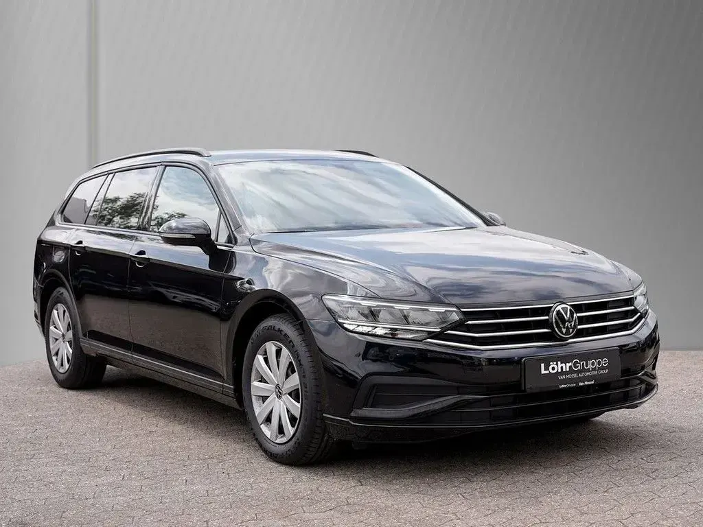 Gebraucht VW Passat Basis 122 PS (89 kW) 2022 Schwarz Kombi