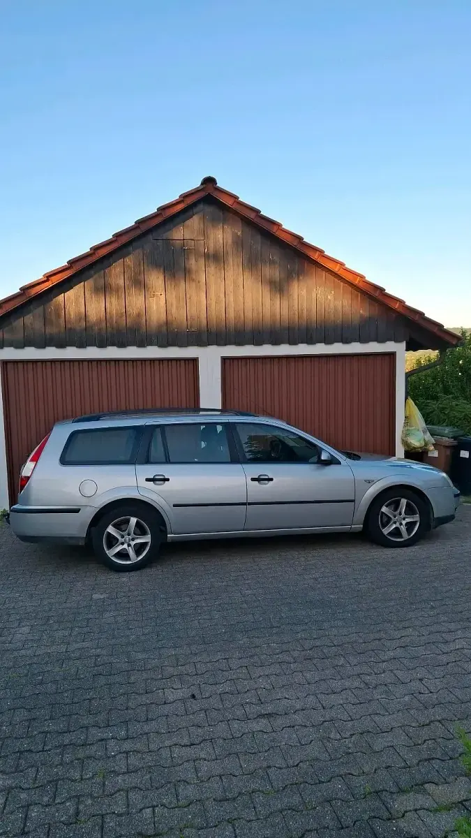 Gebraucht Ford Mondeo 130 PS (95 kW) 2004 Grau Kombi