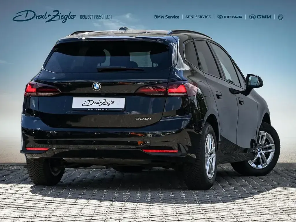 Gebraucht BMW 220 Active Tourer Performance 170 PS (125 kW) 2025 Saphirschwarzmetallic Van / Kleinbus